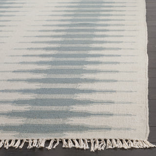 Safavieh Kilim NVK179 Ivory/Blue Area Rug Detail