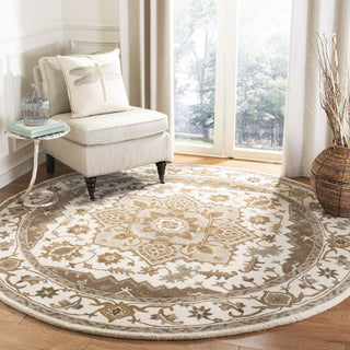 Safavieh Royalty 700 Beige/Sage Area Rug Room Scene