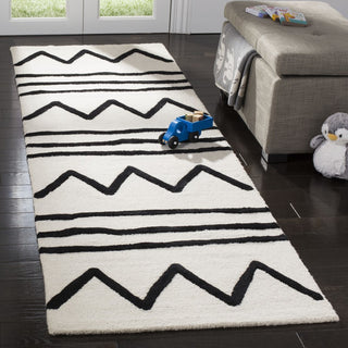 Safavieh Kids 907 Zigzag Ivory/Black Area Rug Room Scene