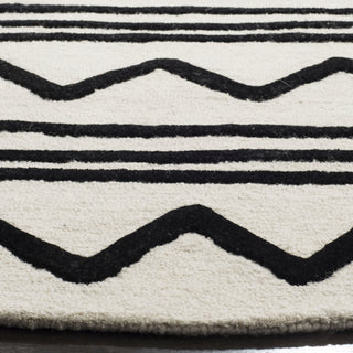 Safavieh Kids 907 Zigzag Ivory/Black Area Rug Detail