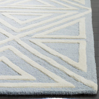 Safavieh Kids 912 Triangles Blue/Ivory Area Rug Detail