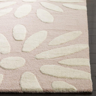 Safavieh Kids 914 Daisy Pink/Ivory Area Rug Detail