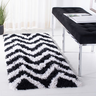 Safavieh Shag Chevron Ivory/Black Area Rug Room Scene