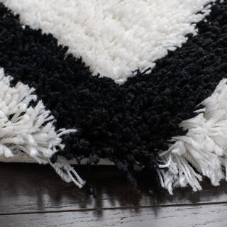 Safavieh Shag Chevron Ivory/Black Area Rug Detail