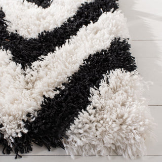 Safavieh Shag Chevron Ivory/Black Area Rug Detail