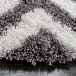 Safavieh Shag Chevron Ivory/Grey Area Rug Detail