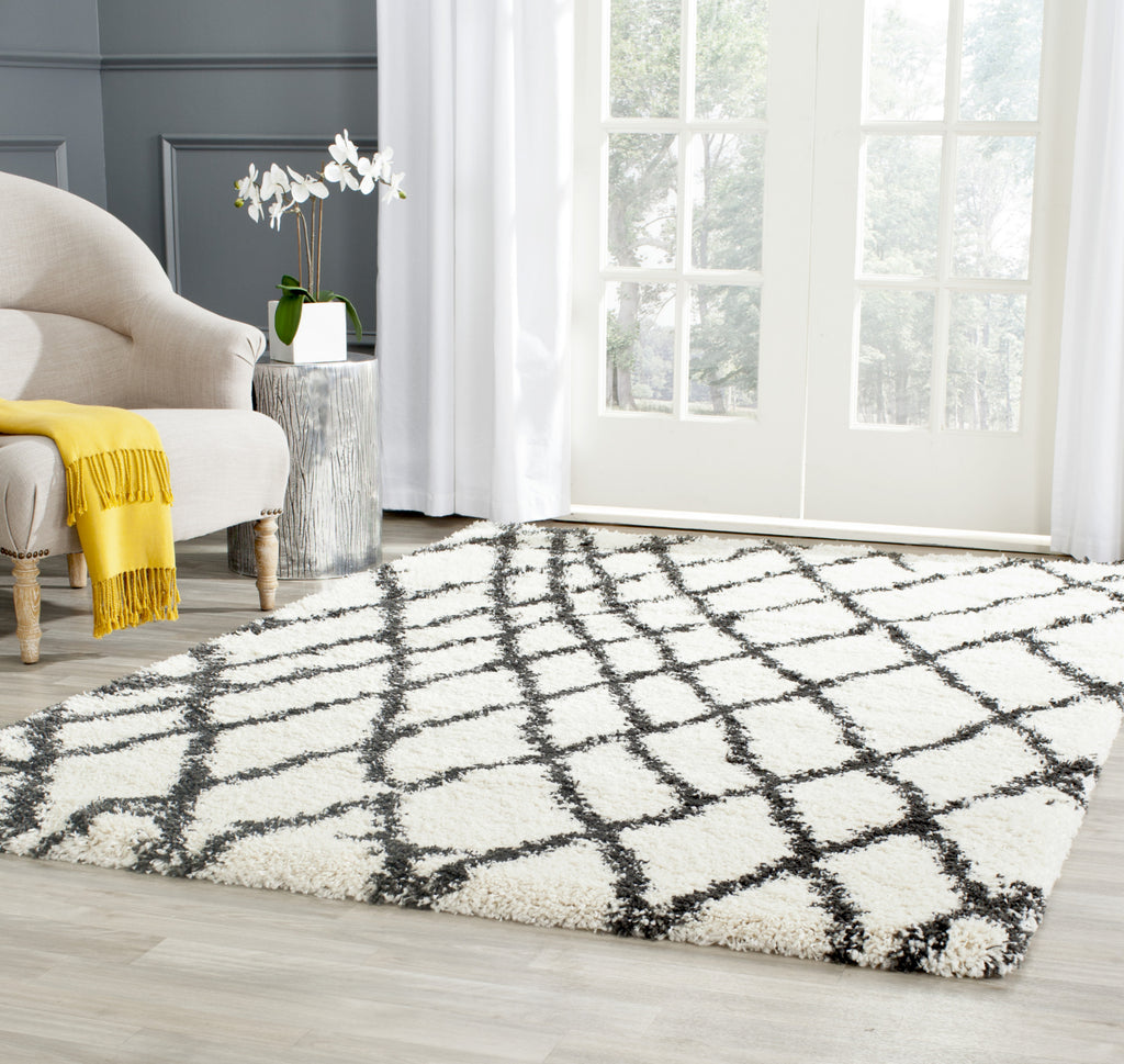 Safavieh Belize Shag SGB484B Ivory/Charcoal Area Rug  Feature