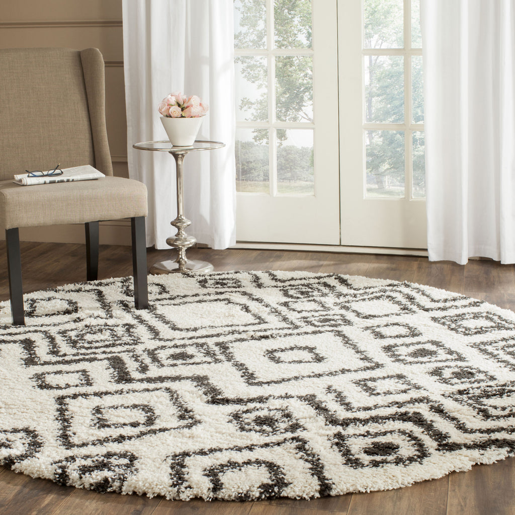 Safavieh Belize Shag SGB488B Ivory/Charcoal Area Rug  Feature