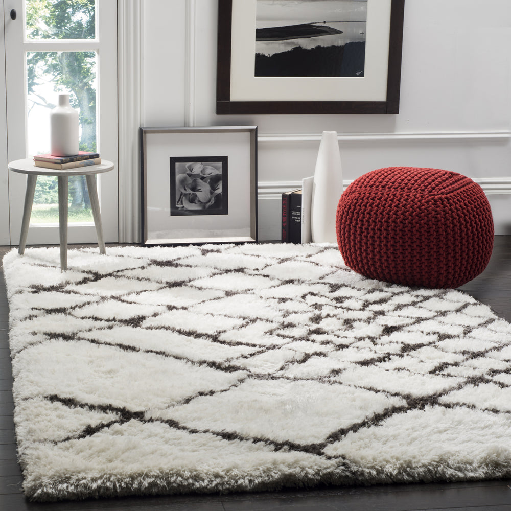 Safavieh Toronto Shag 723 Ivory/Dark Grey Area Rug Room Scene Feature