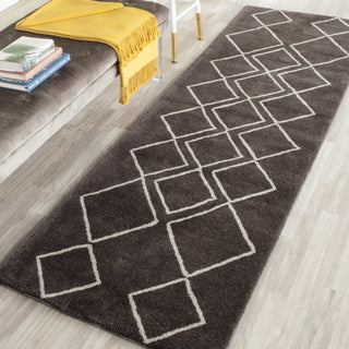 Safavieh Soho 340 Ivory/Dark Grey Area Rug Room Scene