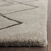 Safavieh Soho 340 Light Grey/Dark Grey Area Rug Detail