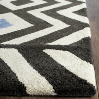 Safavieh Soho 341 Beige/Charcoal Area Rug Detail