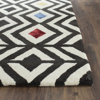 Safavieh Soho 341 Beige/Charcoal Area Rug Detail