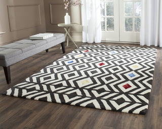 Safavieh Soho 341 Beige/Charcoal Area Rug Room Scene Feature