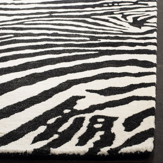 Safavieh Soho Soh434 White/Black Area Rug Detail