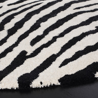 Safavieh Soho Soh434 White/Black Area Rug Detail