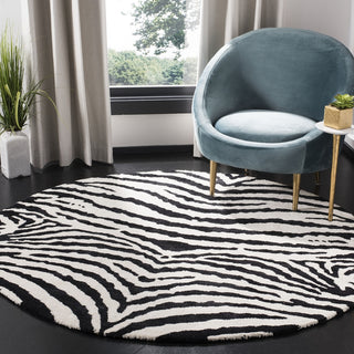 Safavieh Soho Soh434 White/Black Area Rug Room Scene