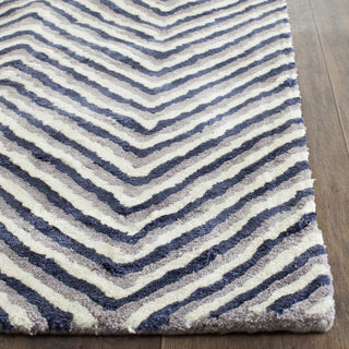 Safavieh Soho 580 Ivory/Navy Area Rug Detail