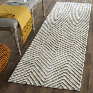 Safavieh Soho 580 Ivory/Grey Area Rug Room Scene Feature