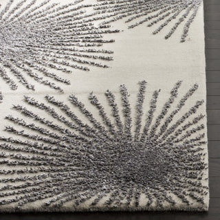 Safavieh Soho Soh712 Ivory/Silver Area Rug Detail