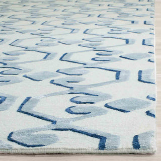 Safavieh Tibetan TB831 Blue/Ivory Area Rug Detail