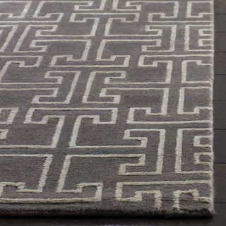 Safavieh Tibetan TB832 Grey/Ivory Area Rug Detail