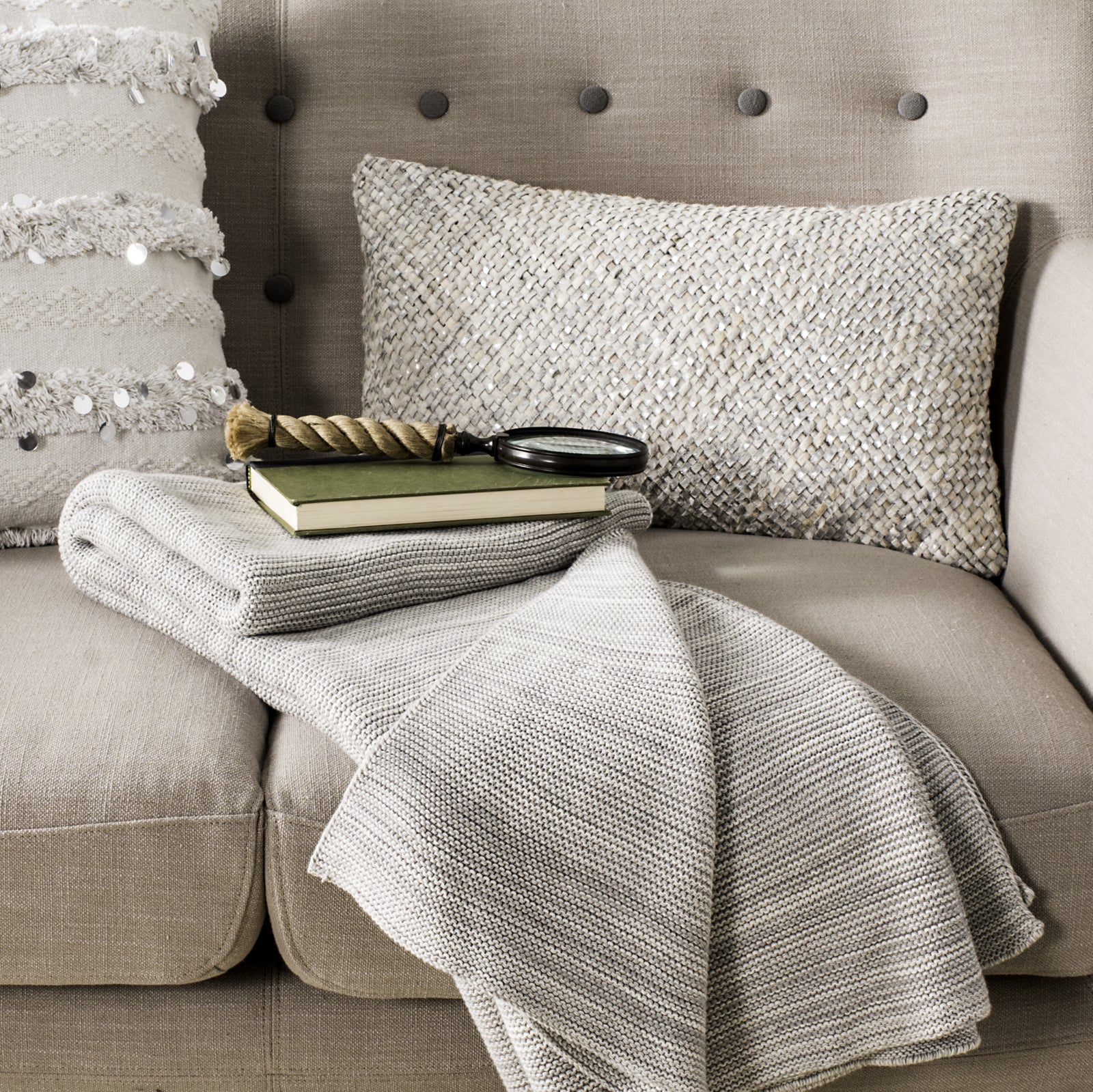 Safavieh Loveable Knit Textures and Weaves Light Grey/Natural Throw main image