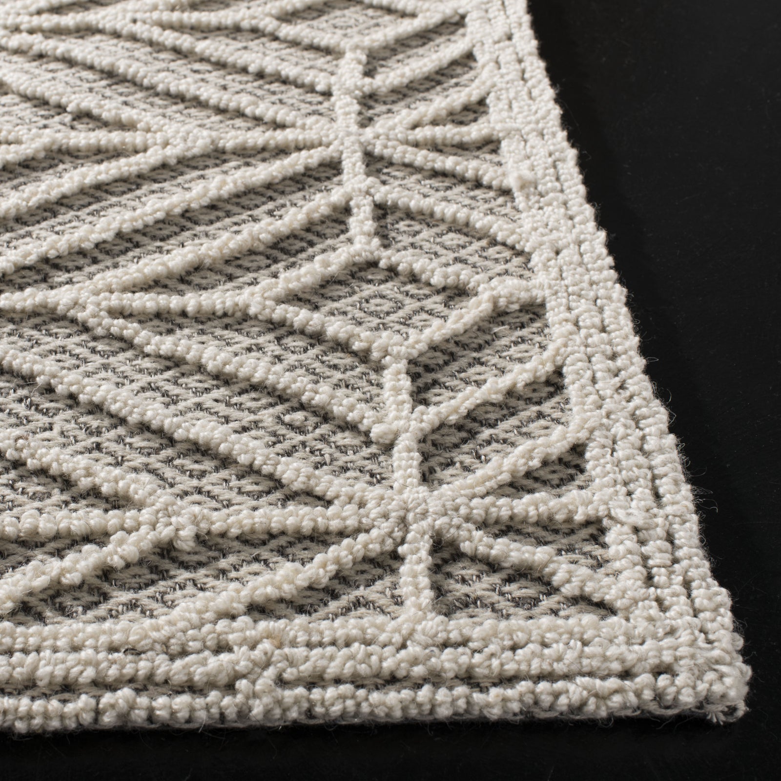 Diamond Black/Ivory Handwoven Indoor/Outdoor Rug