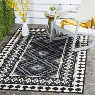 Safavieh Veranda VER099 Black/Creme Area Rug  Feature