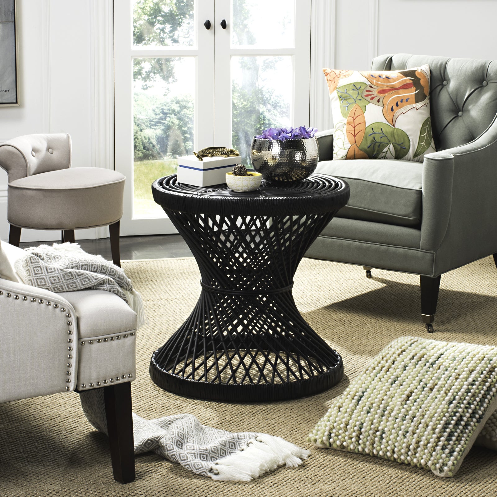 Safavieh Grimson Small Bowed Accent Table Black – Incredible Rugs