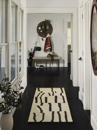 Momeni Simba SIM-4 Ivory Area Rug Lifestyle Image Feature