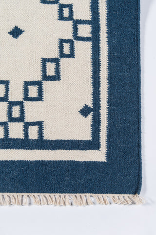 Momeni Thompson THO-9 Navy Area Rug by Erin Gates Close up