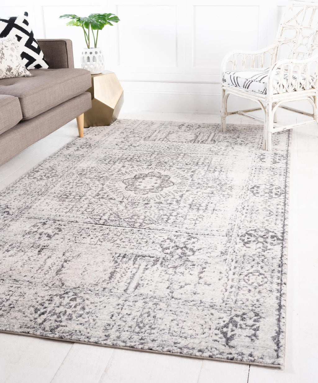 Unique Loom Tradition T-HERITAGE-5216B Beige Area Rug Rectangle Lifestyle Image Feature