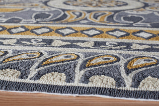 Momeni Veranda VR-53 Gold Area Rug Corner Shot Feature