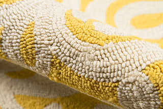 Momeni Veranda VR-57 Gold Area Rug Detail Shot