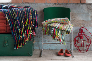 Loloi Vita T0012 Multi/Navy Throw Room Feature